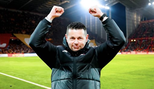 Le RC Lens renverse l'OM (2-1) et devient le nouveau dauphin du PSG