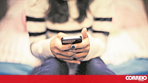 Índia impõe aplicação de segurança estatal em todos os telemóveis