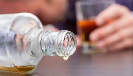 Crisis de salud pública en Barranquilla por licor adulterado deja más de una decena de muertos