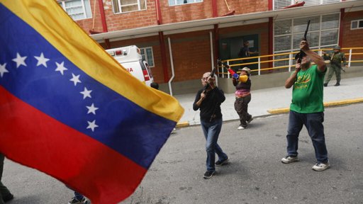 Venezuela responde con maniobras militares y entrenamiento de civiles