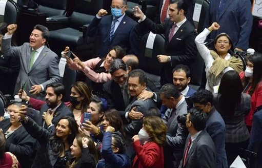 Gobierno federal autoriza aguinaldo de 40 días para servidores públicos