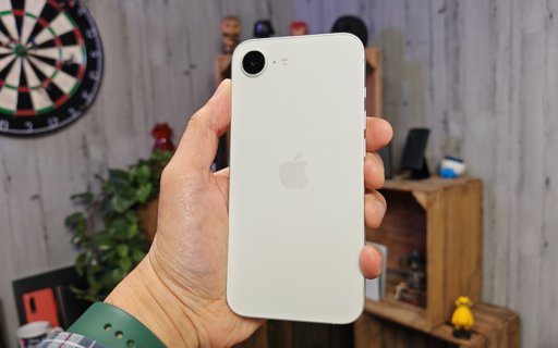 L'iPhone 17e pourrait bénéficier d'un écran plus proche des modèles standards