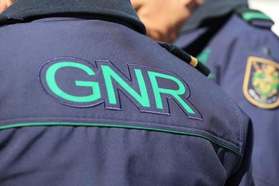 Jovens Detidos por Roubo e Agressões Violentas em Albufeira Ficam com Medidas de Coação Leves