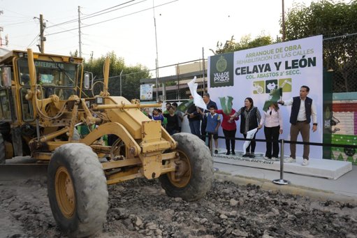 Tras 30 años de abandono, inician rehabilitación de calles en Villa de Pozos