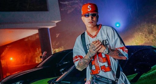 Blessd enfrenta grave denuncia por secuestro y tortura; su defensa niega las acusaciones