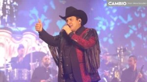 Julión Álvarez congrega a más de 40,000 personas en festejo patrio de Puebla