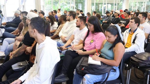 Medellín Lanza Miles de Cupos Gratuitos para Fortalecer el Bilingüismo