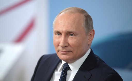 UE acusada de financiar guerra de Putin com importações de GNL russo