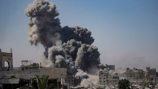Israel bombardea torre con desplazados en la Universidad Islámica de Gaza