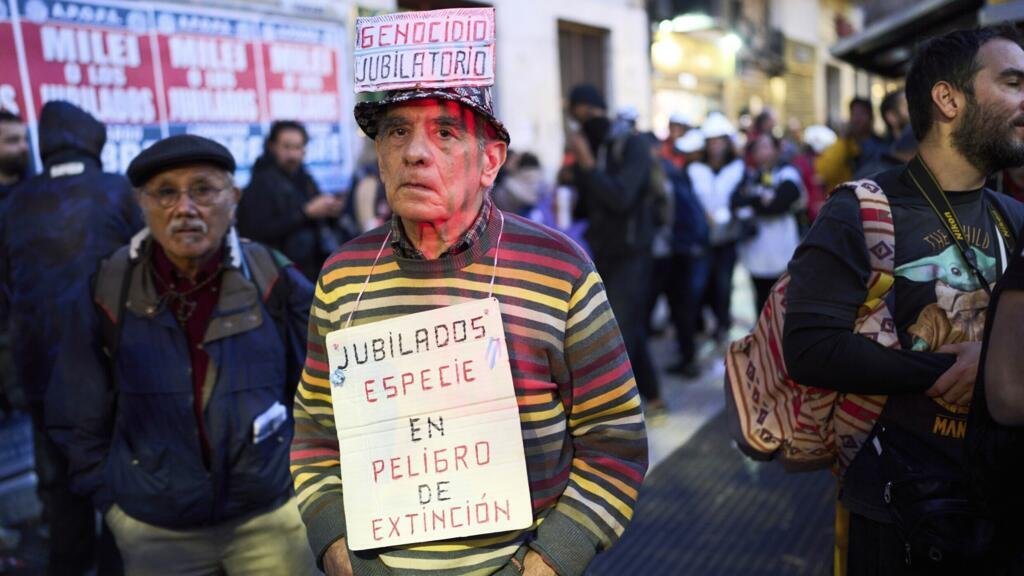 Presidente Milei veta leyes del Congreso y agudiza la tensión política en Argentina