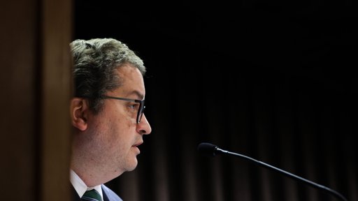 Ministro das Finanças Apela a Padrões Éticos para Garantir Confiança no Sistema Financeiro