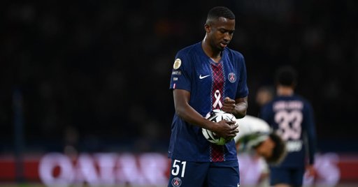 Le statut de "légende" du PSG en débat après son sacre européen