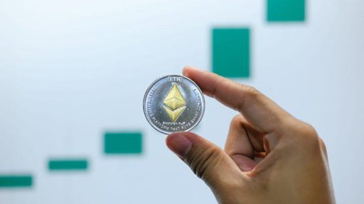 ETFs de Ether Registran Flujos Récord y Volatilidad en el Mercado
