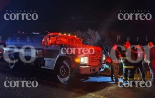 Tres personas mueren en violento accidente e incendio vehicular en la carretera Romita-Cuerámaro