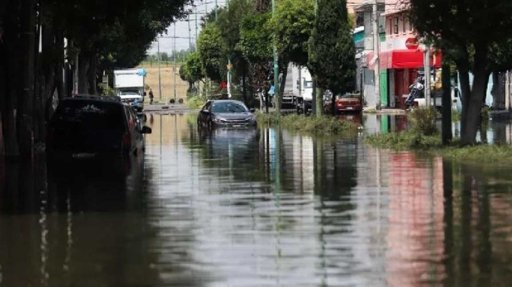 Lluvias torrenciales causan emergencia nacional en cinco estados de México