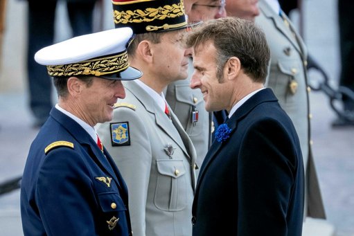 Emmanuel Macron envisage la création d'un service militaire volontaire