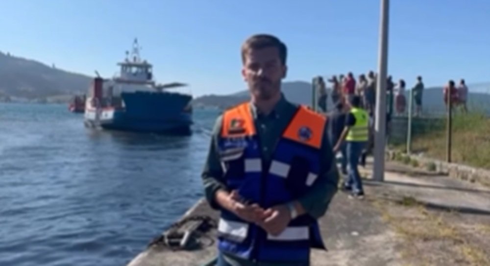 Ferry boat encalhado há anos em Caminha é finalmente removido