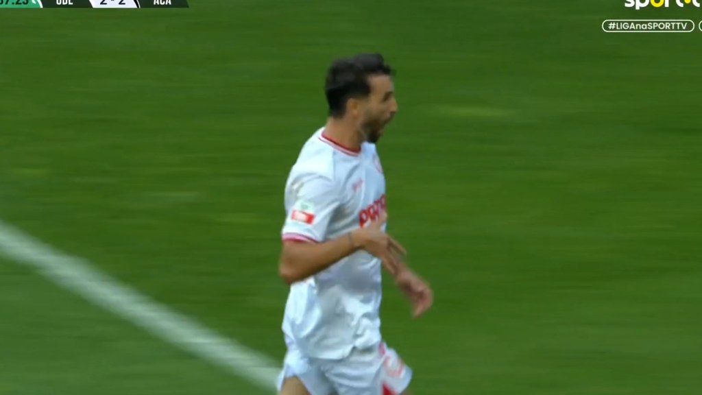 União de Leiria vence Académico de Viseu com reviravolta e golo espetacular