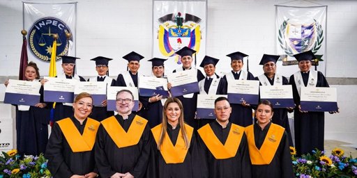 Educación superior transforma vidas en la cárcel de Ibagué: reclusos y guardianes se gradúan como comunicadores