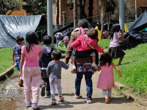 Inicia el retorno de casi 1.600 indígenas Emberá desde Bogotá a sus territorios