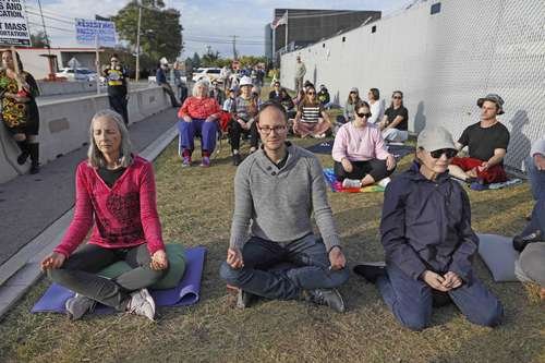 Trump Despliega la Guardia Nacional en Ciudades Demócratas y Amenaza con Ley de Insurrección