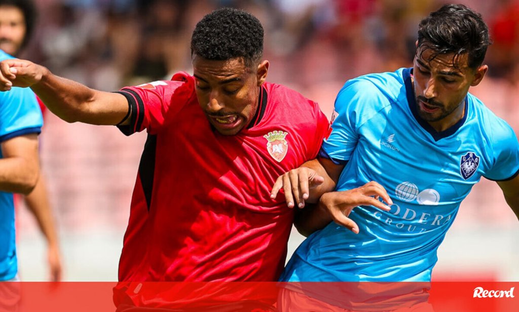 Empate em Penafiel Marcado por Homenagens Emotivas