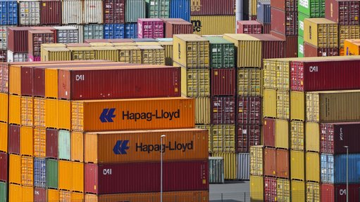 Tarifas dos EUA Provocam Contração Histórica no Comércio com a União Europeia