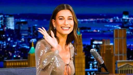 La routine maquillage minimaliste d'Hailey Bieber inspire les réseaux