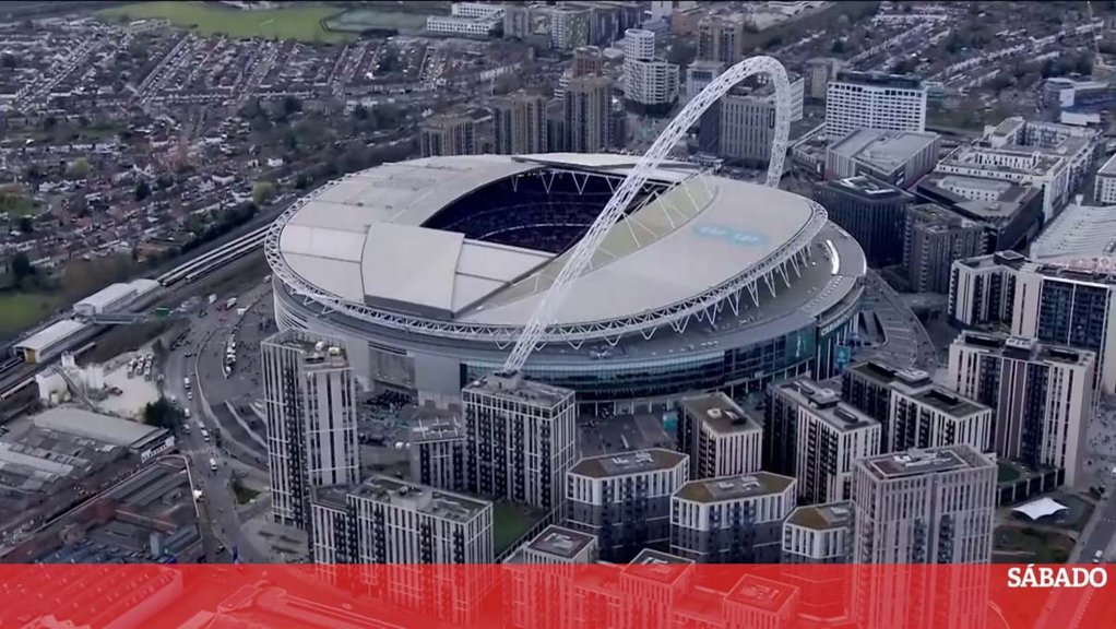 Homem morre em concerto dos Oasis no Estádio de Wembley