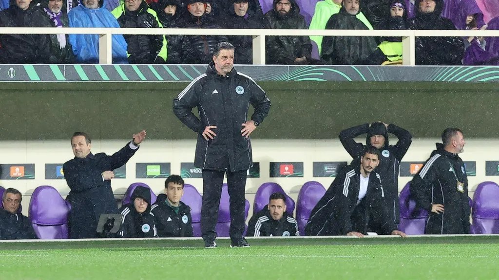 Panathinaikos de Rui Vitória qualifica-se nos penáltis em eliminatória dramática