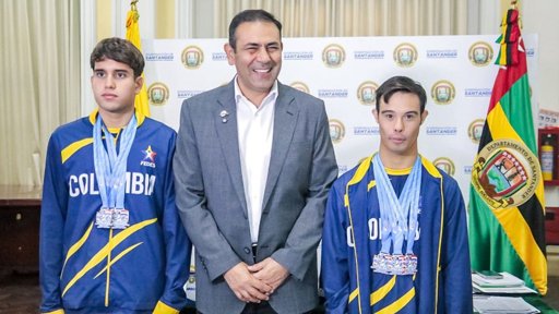 Nadadores santandereanos con discapacidad son homenajeados tras brillar en Mundial de Tailandia