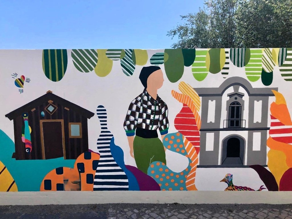 Alunos pintam mural que celebra a identidade do Bairro Vila Rio
