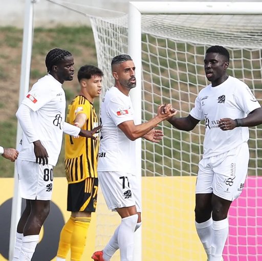 Farense vence em Lourosa com reviravolta e defesa de penálti nos descontos