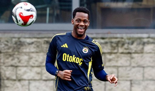 Jhon Durán regresa a la titularidad en Fenerbahçe en medio de críticas de la prensa turca