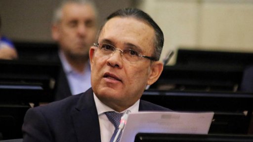 Efraín Cepeda retoma la presidencia del Partido Conservador y redefine su estrategia para 2026