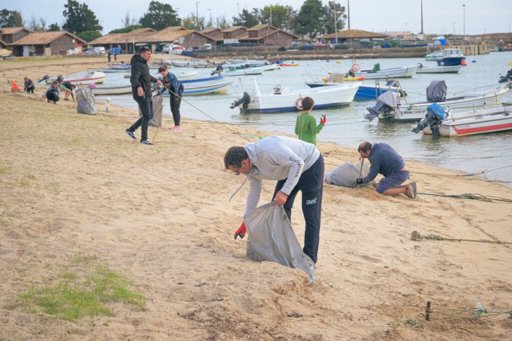 Voluntários Recolhem 150 kg de Resíduos na Zona Ribeirinha de Alvor