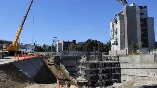 Deslizamientos y riesgo de colapso generan incertidumbre y evacuaciones en Tijuana
