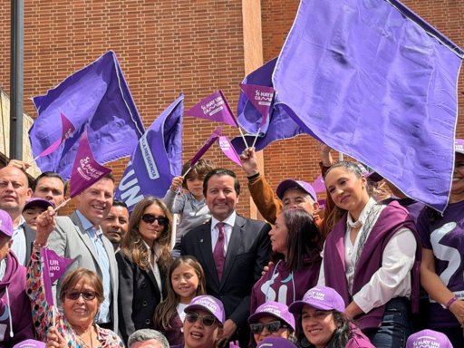David Luna formaliza su candidatura presidencial con la entrega de 1.3 millones de firmas