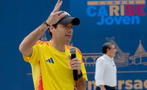 Abelardo de la Espriella consolida apoyos y agudiza la división en la derecha