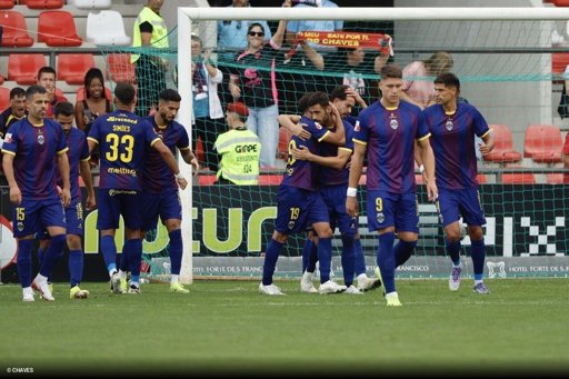 Chaves impõe primeira derrota da época ao líder Vizela, que terminou com nove jogadores