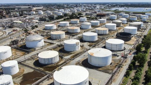 Queda do petróleo para menos de 60 dólares pressiona ações da Galp