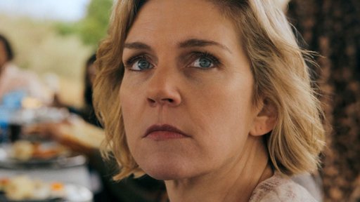 Pluribus : Le créateur de Breaking Bad surprend avec une série de science-fiction sur Apple TV+