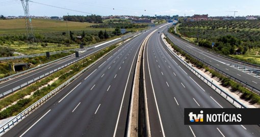 Despiste de camião corta A1 em Santa Iria e causa fortes constrangimentos