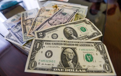 Peso Mexicano Sufre Caída en Mercados Internacionales Durante Feriado