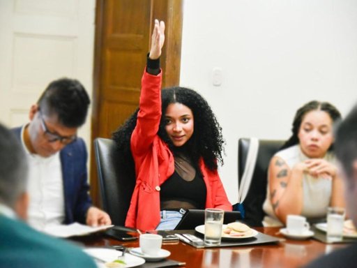 Escándalo por título de Juliana Guerrero provoca destitución en la Universidad San José