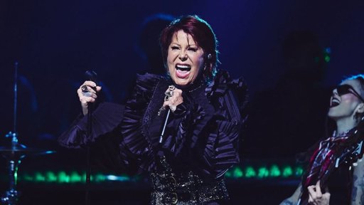 Alejandra Guzmán Comparte Impactante Radiografía de su Columna en Instagram