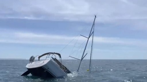 Interação com Orcas Causa Naufrágio de Veleiro e Exige Resgate de Nove Pessoas