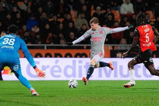 Desaire em Lorient Afasta Lyon dos Lugares de Acesso à Liga dos Campeões