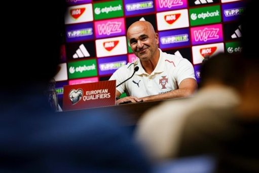 Liderança de Cristiano Ronaldo na Seleção elogiada por Roberto Martínez