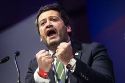 Mandatário do Chega Detido por Suspeita de Incêndio Posto Gera Crise no Partido